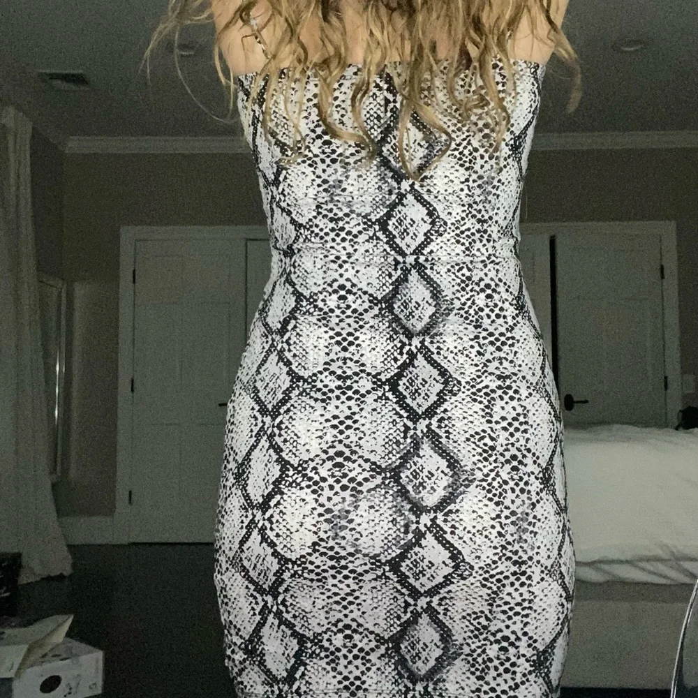 Python-Print Bodycon Dress - Picture 2 of 2